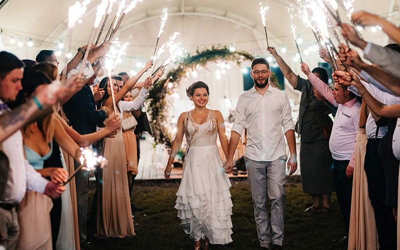 Wedding celebrant vs. registrar: What's the difference